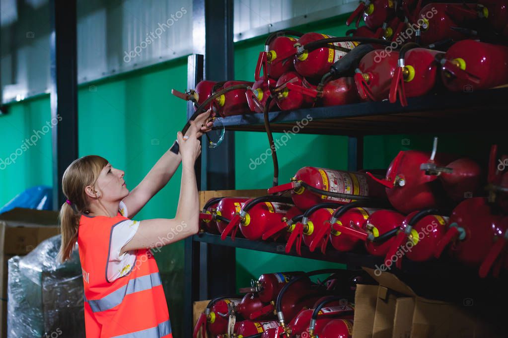 Mantención y revisión de extintores en empresa