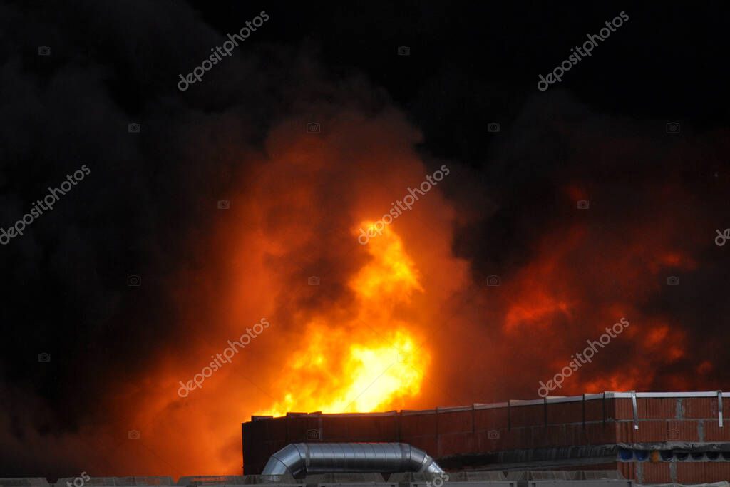 Extintor CO2 5 kg en sala eléctrica